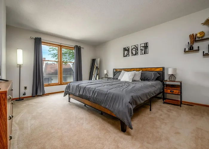 Family Friendly And Quite 2 Bedroom Condo Close To Fun
